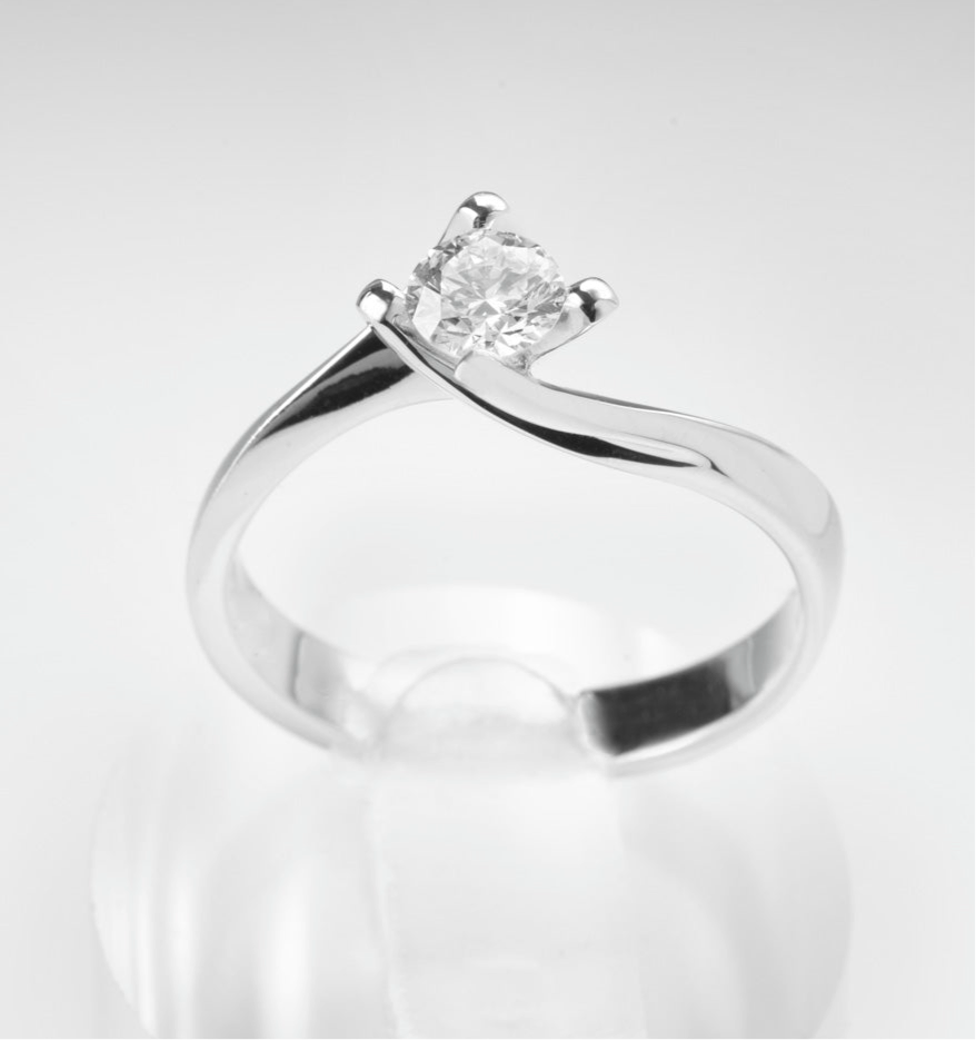 Anello solitario Valentino diamante 0.40ct F VVS oro bianco 18kt