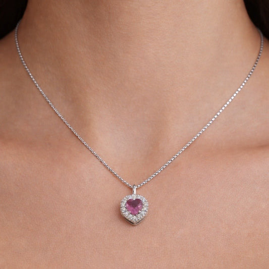 Collana oro bianco 18kt con pendente a cuore in rubino 0,55ct e diamanti 0,18ct F VVS