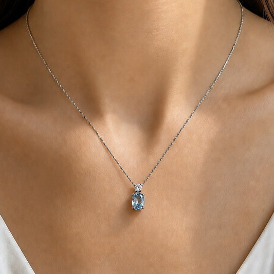 Collana oro bianco 18kt con pendente ovale Topazio azzurro e diamante 0,10ct