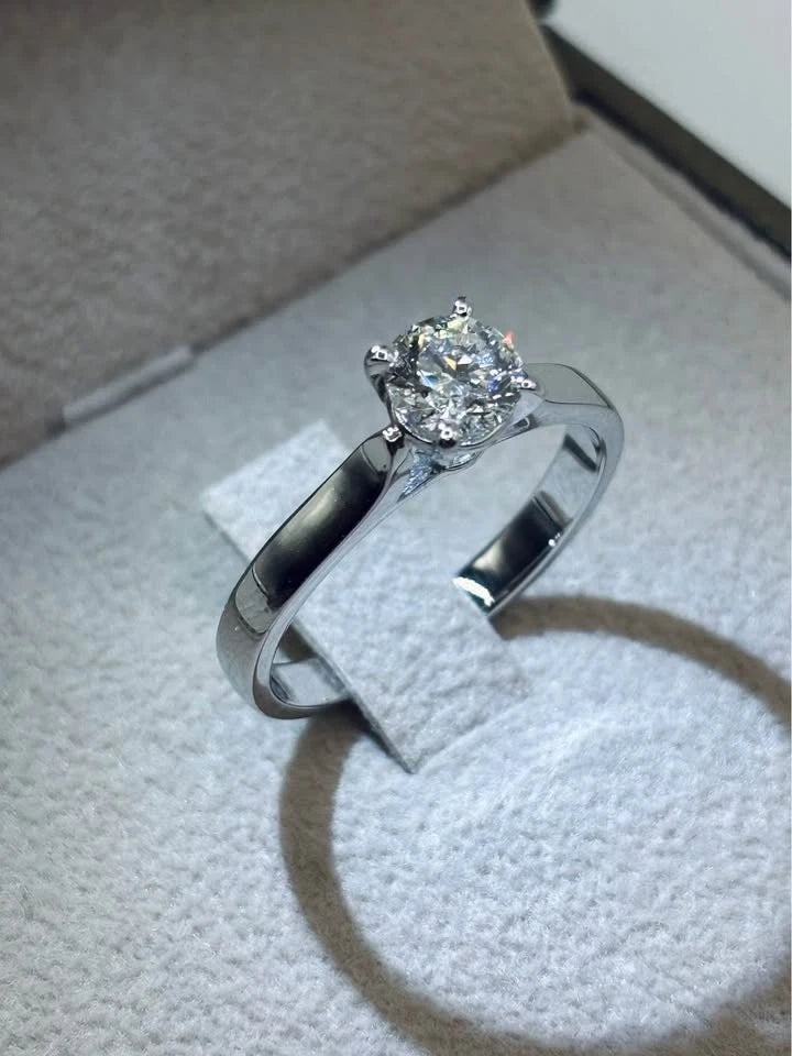 Valentino solitaire ring diamond 0.60ct G VS2 half pavé 18kt white gold