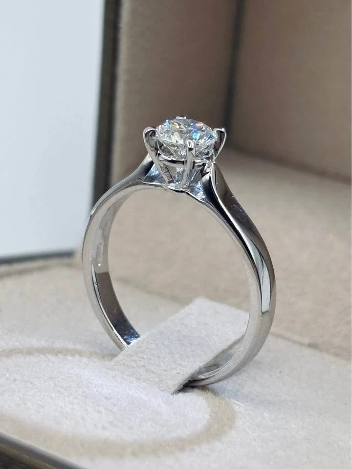 Valentino solitaire ring diamond 0.60ct G VS2 half pavé 18kt white gold